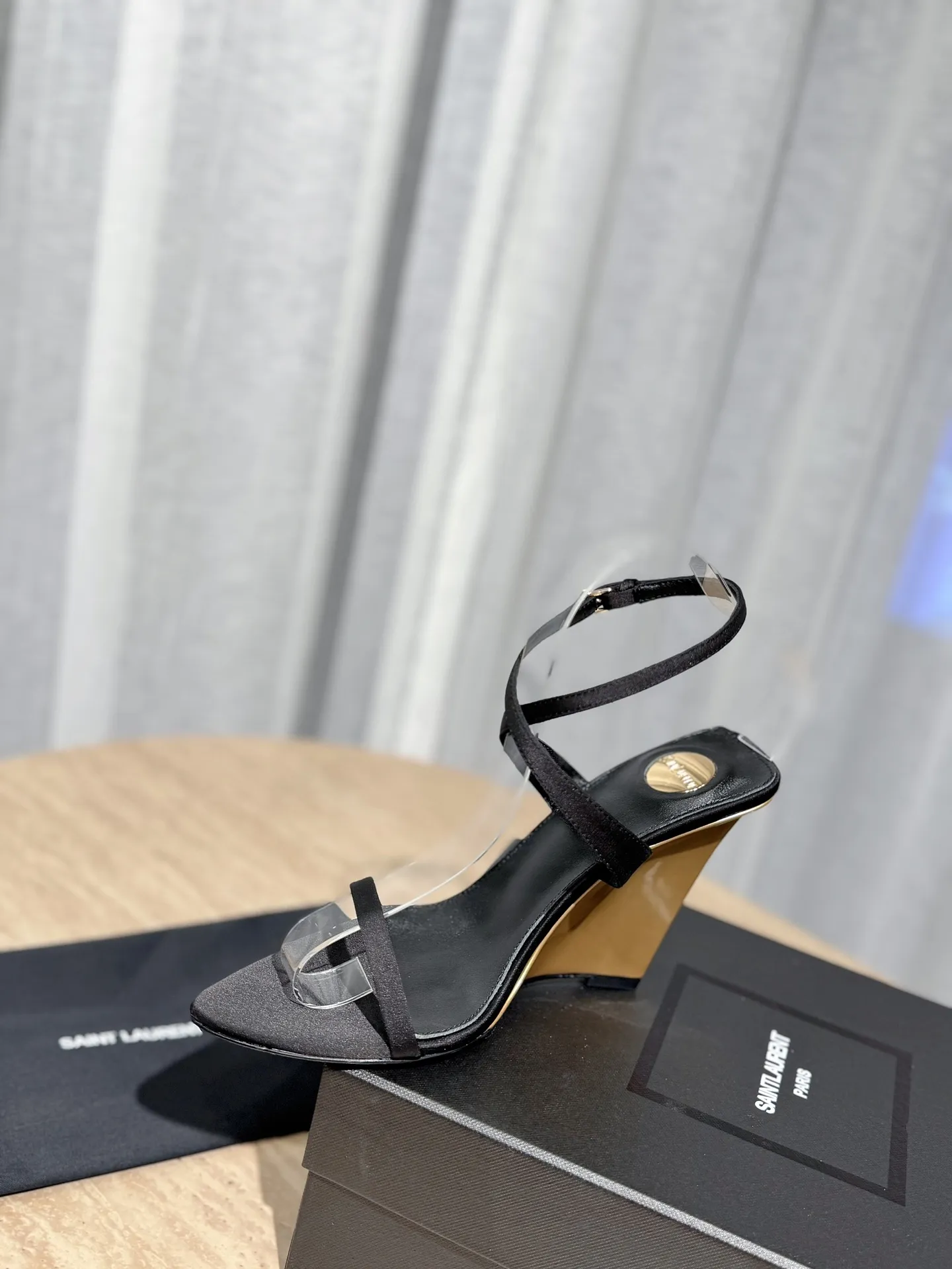 👟👟Ex-factory price 540👟👟 High version "SAINT LAUREN*" Saint Laurent YSL 25ss/spring and summer new catwalk style large rhinestone high-heeled shoes and sandals. Only YSL understands women's hearts best and does not accept refutation. It is a super invincible feminine artifact and a must-have for women (z-product full-body customization, own molded hardware accessories, perfect consistency). Compare the differences between pictures and goods on the market. ✔Upper: Customized imported silk ✔Lining: Imported 🐑Sheep leather ✔Sole: Imported genuine leather outsole ✔Heel height: 10.5cm ✔Number of yards: 35-39 (40, 41, 42 can be customized and non-returnable) (Full set of packaging)